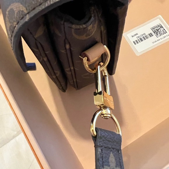 Louis Vuitton Pochette Métis - Picture 5 of 12